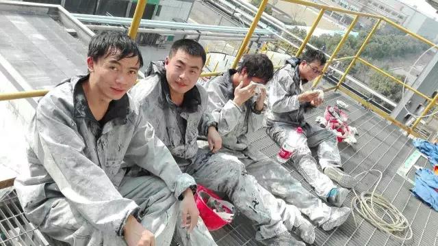 工作中，認(rèn)真工作的男人是最帥的.jpg
